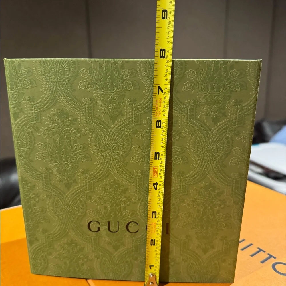 Gucci magnetic closure